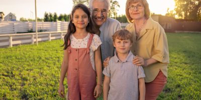 Family photoshoot outfits, audience considerations, styling tips